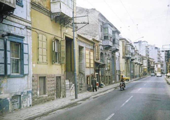 Mithat Paşa Caddesi / İzmir
